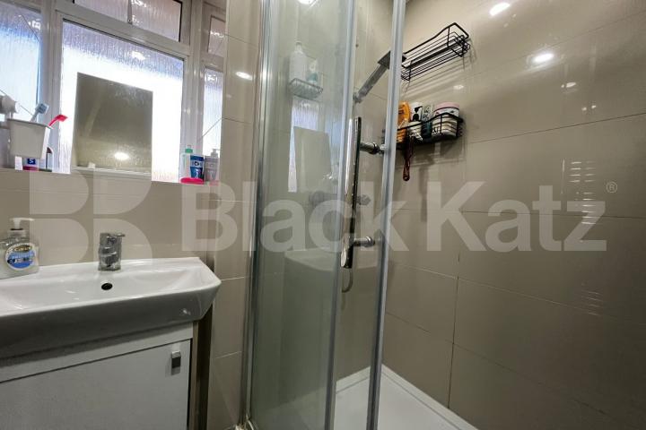 Recently redecorated throughout, wooden floors, white walls & superbly located Browning Street , Elephant and Castle SE17